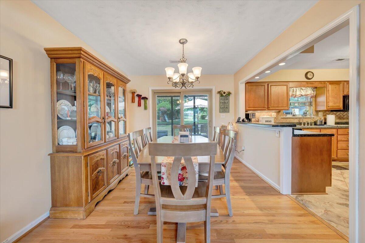6420 Ridgeview Drive Roanoke, VA 24019 - Photo 8 of 38 10-MIB09464