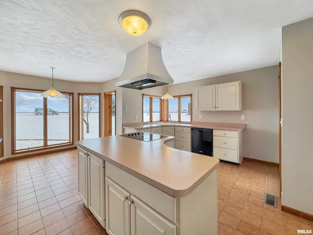 $499,900 | 15972 North Ridge Road, Lewistown, IL 61542