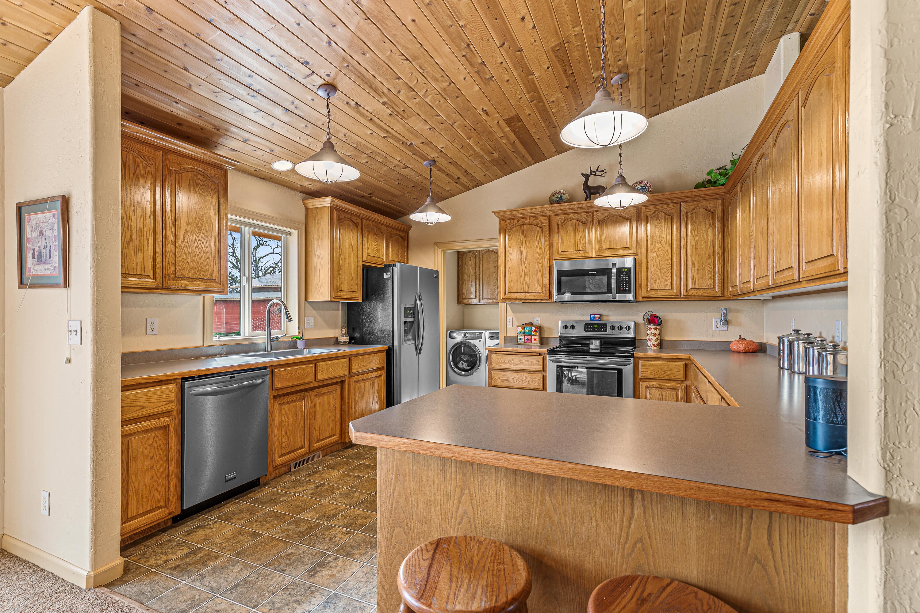 446 Ayres Road Eagle Point, OR 97524 - Photo 17 of 59 16
