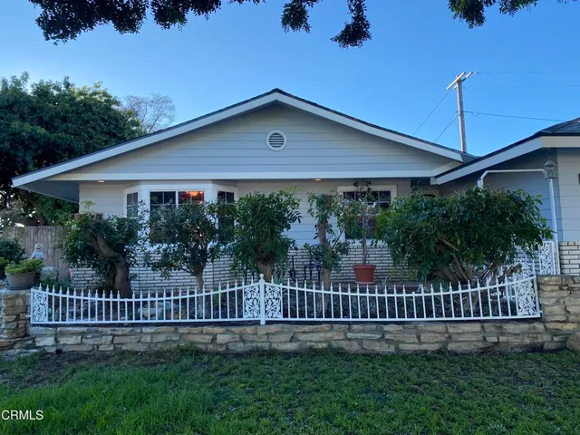 a view of a garden with a small yard