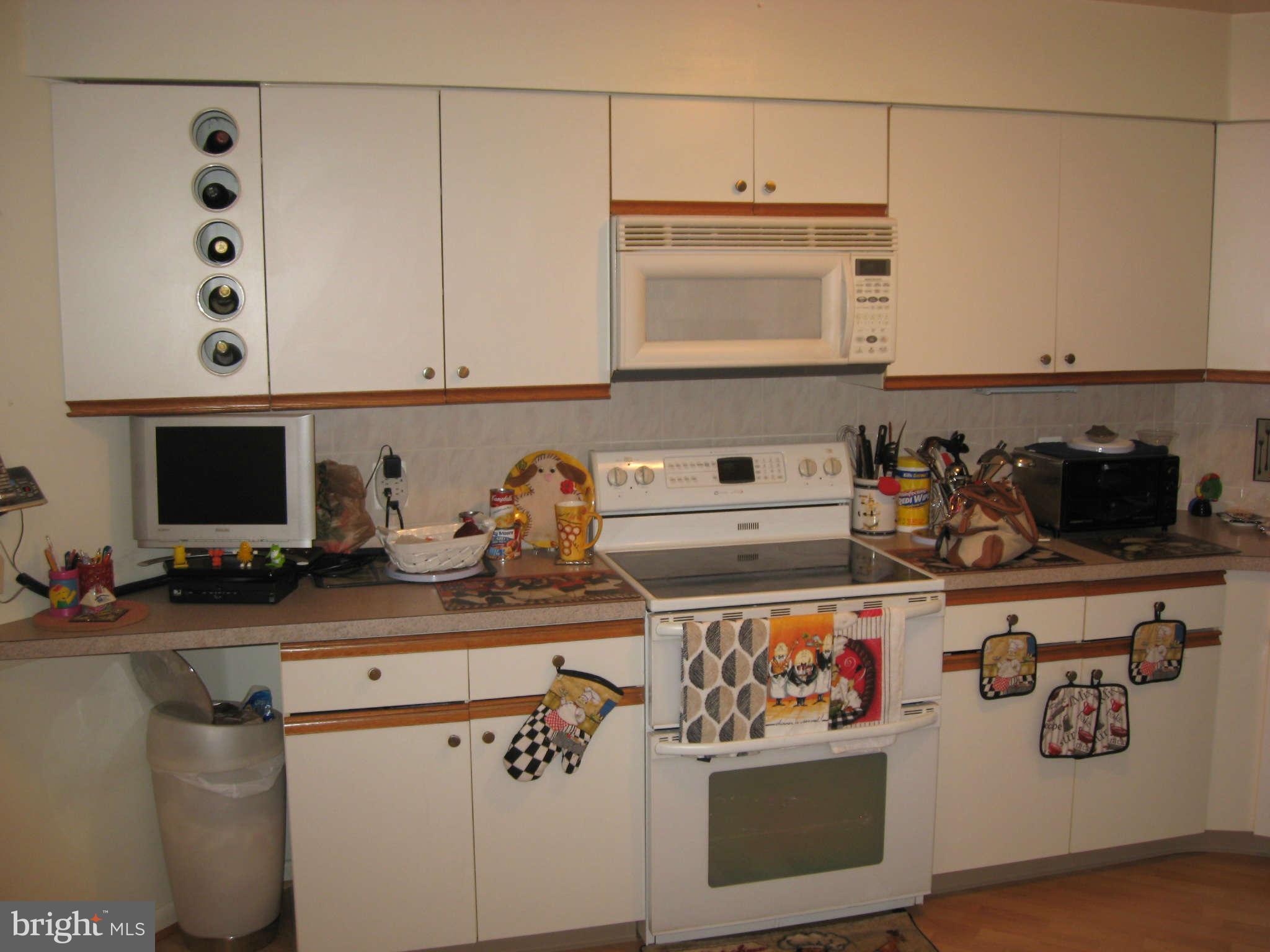 3021 Fallstaff Road, Unit 407B Baltimore, MD 21209 - Photo 2 of 7 Kitchen