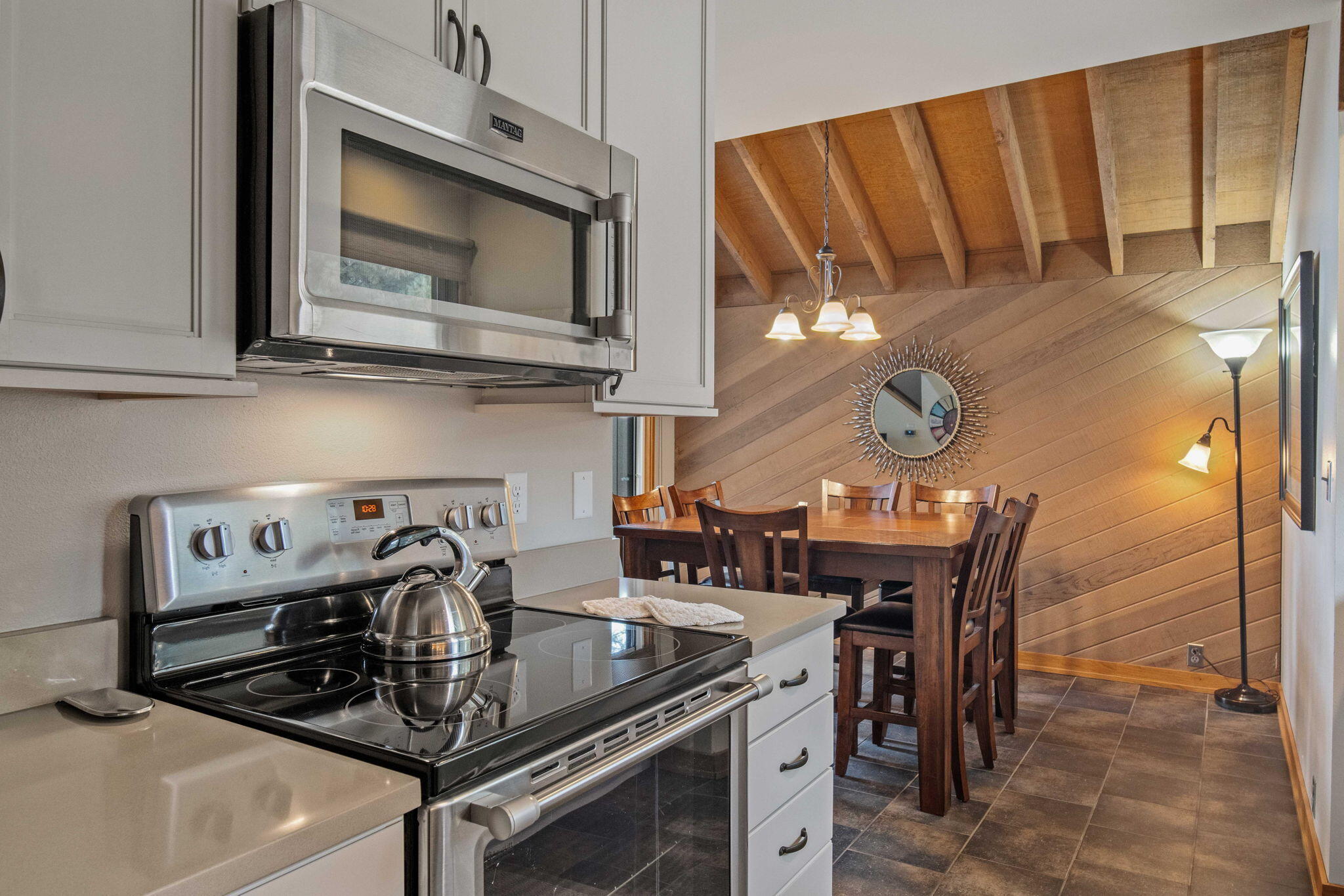 57231 Island Road, Unit 31 Sunriver, OR 97707 - Photo 14 of 32 14-web-or-mls-31 Meadow House-14 - Copy