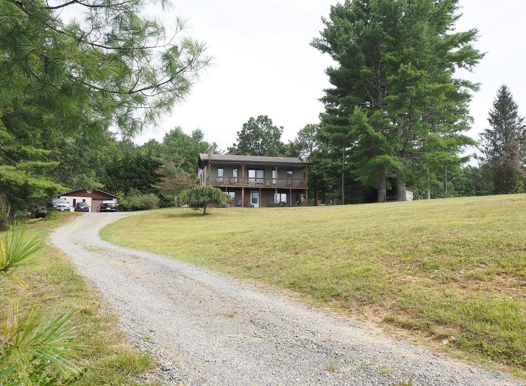 2138 Snow Hill Road Galax, VA 24333 - Photo 2 of 36 Gallery Image 2