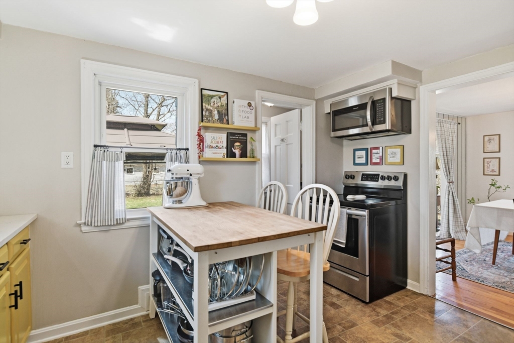 246 Dwight Road Springfield, MA 01108 - Photo 17 of 40