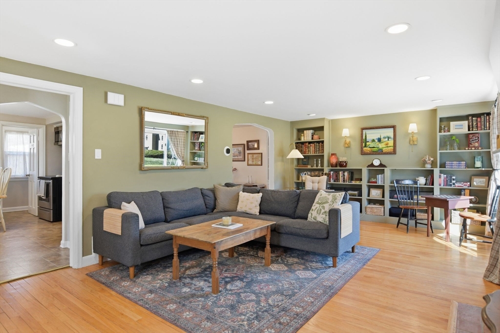 246 Dwight Road Springfield, MA 01108 - Photo 6 of 40