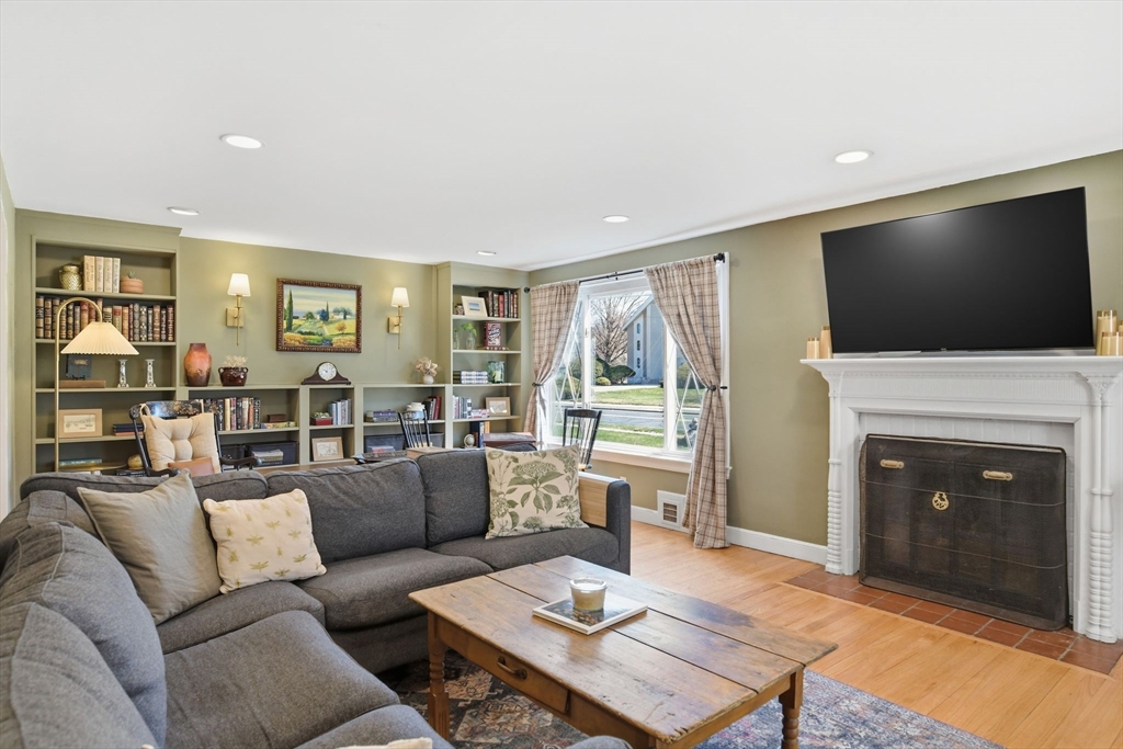 246 Dwight Road Springfield, MA 01108 - Photo 7 of 40