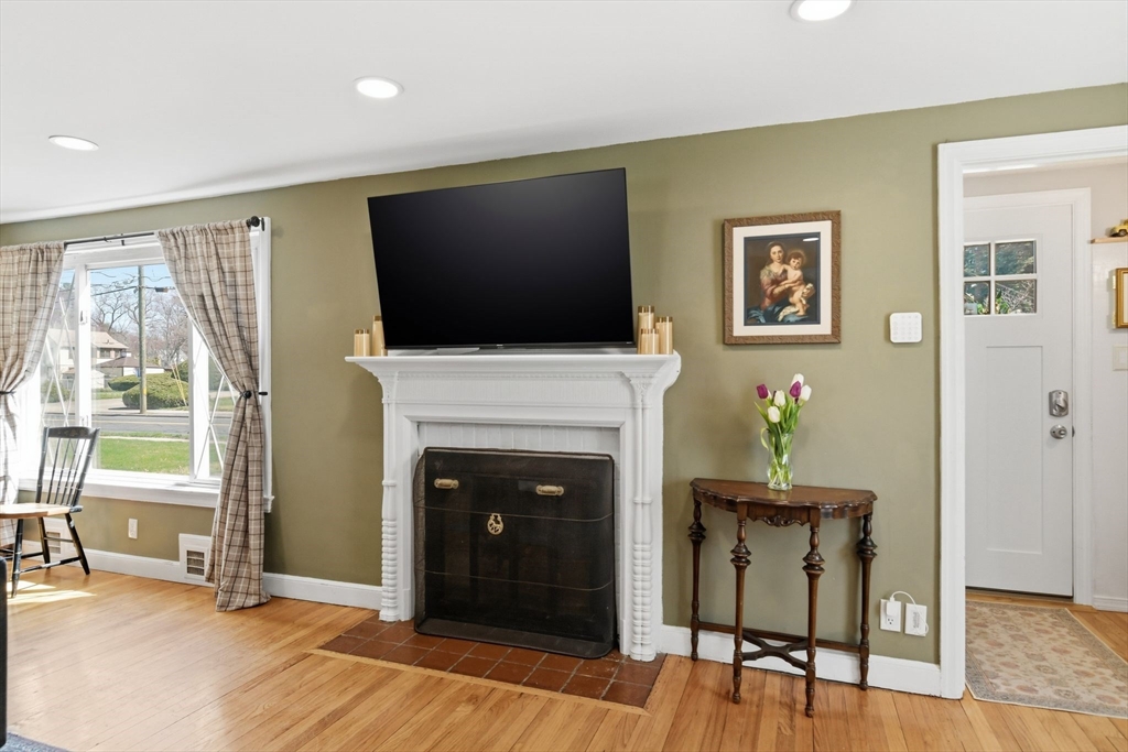 246 Dwight Road Springfield, MA 01108 - Photo 8 of 40