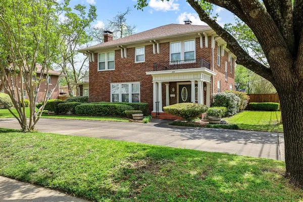 $325,000 | 304 East 9th Street, Bonham, TX 75418