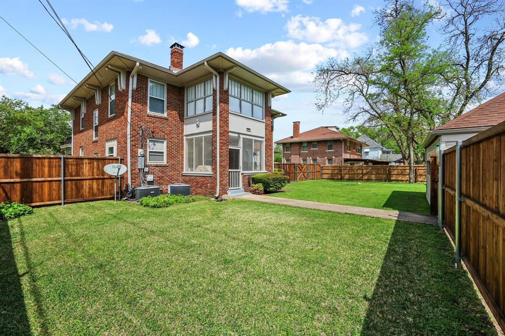 304 East 9th Street Bonham, TX 75418 - Photo 35 of 39 a front view of a house with garden