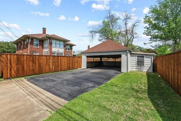 a view of front of house with a yard