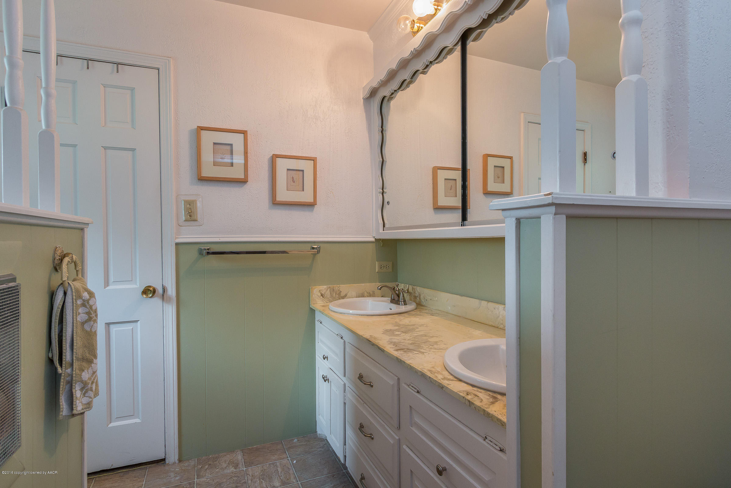 6711 Gainsborough Road Amarillo, TX 79106 - Photo 12 of 25 014_Master Bathroom