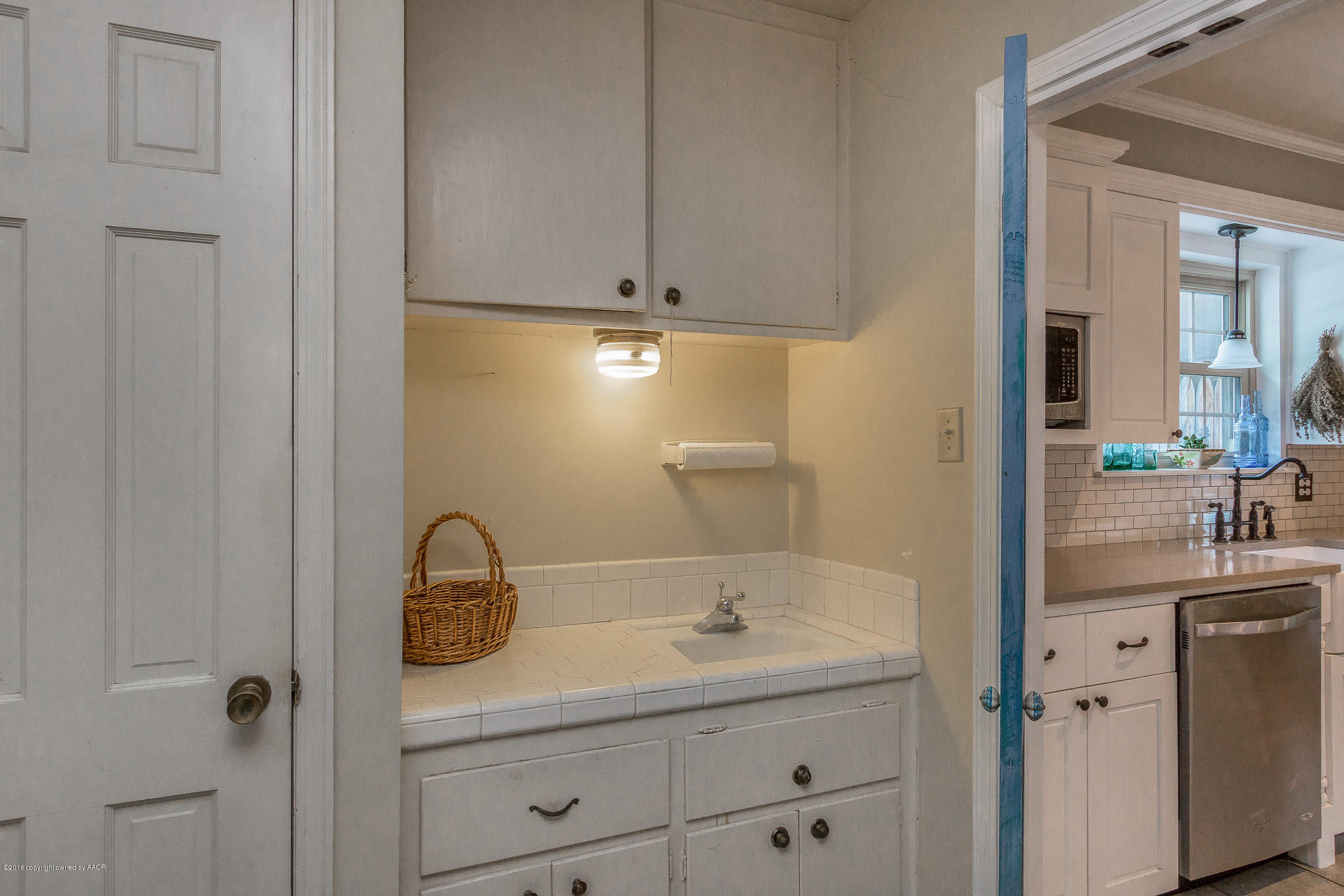 6711 Gainsborough Road Amarillo, TX 79106 - Photo 18 of 25 020_Utility Room 2
