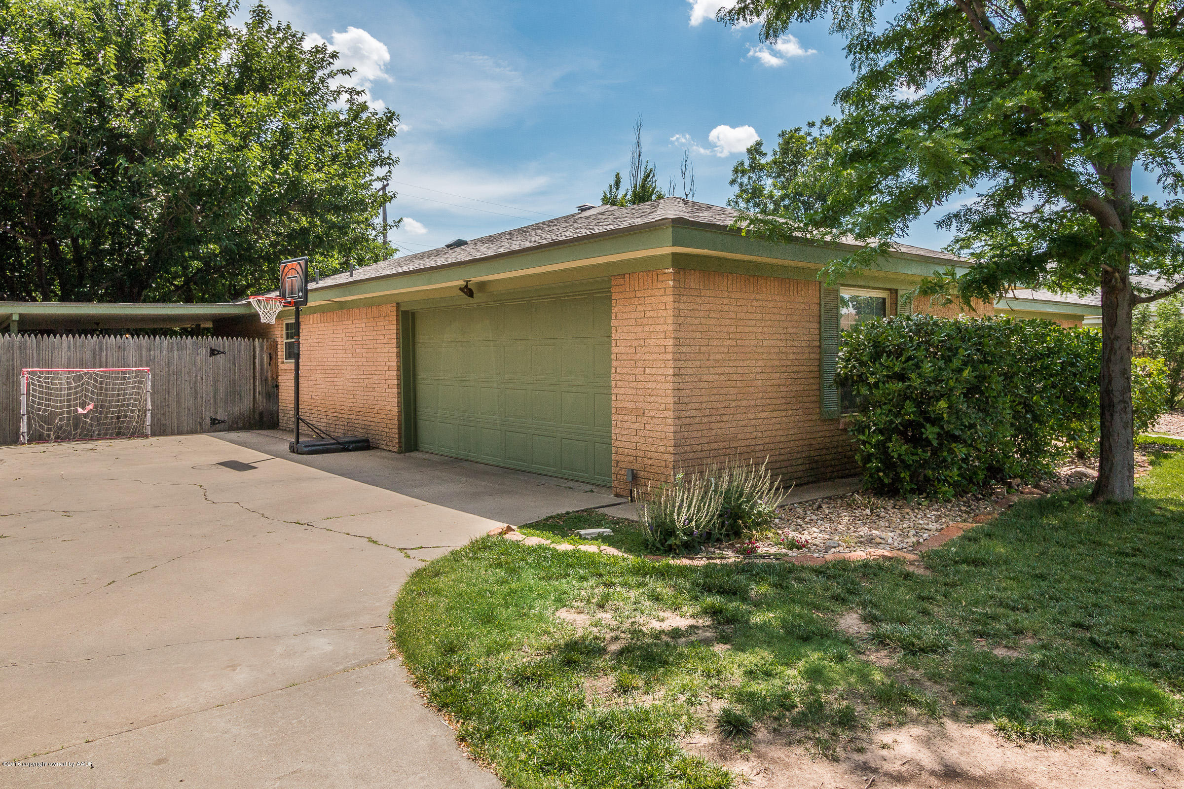 6711 Gainsborough Road Amarillo, TX 79106 - Photo 24 of 25 025_Garage