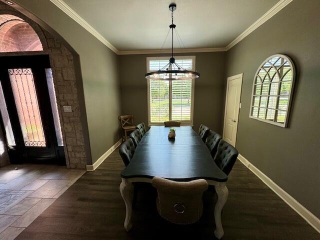 4028 125th Street Lubbock, TX 79423 - Photo 10 of 44 a view of a livingroom with furniture window