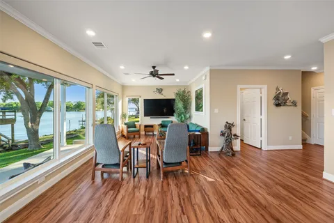 a view of a livingroom with furniture window and outside view