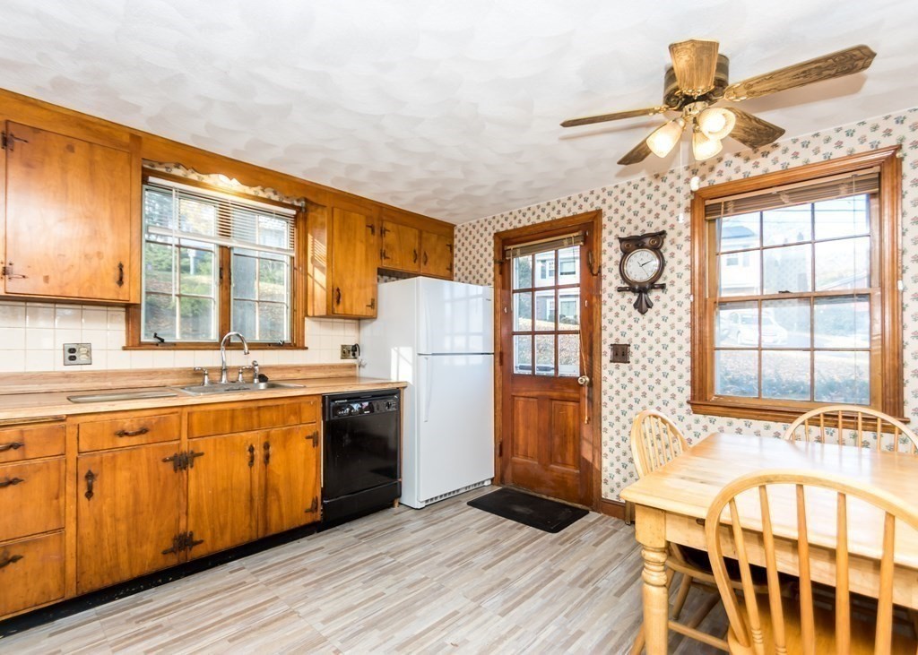95 Upton Road Waltham, MA 02452 - Photo 4 of 33 Gallery Image 4