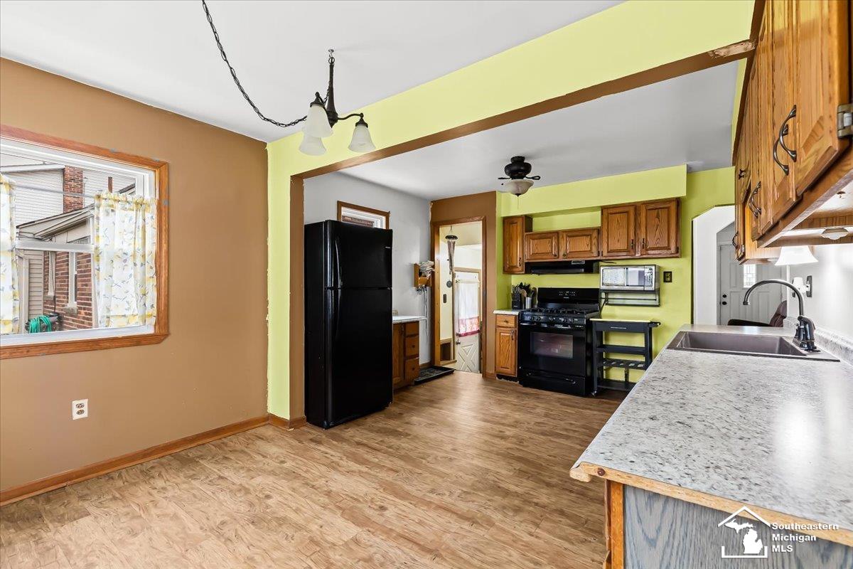 9624 Ruth Avenue Allen Park, MI 48101 - Photo 10 of 26 50143910-5EA1BECA-81FD-4AFE-B122-A6F6B524BE5E.JPG