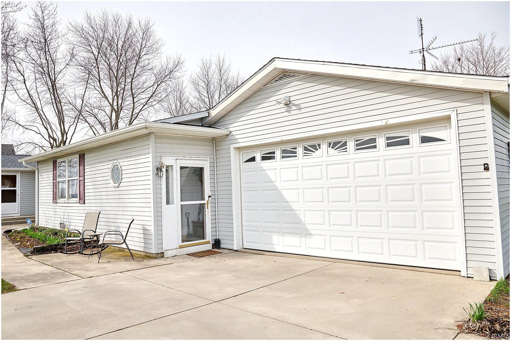 8508 Highway 116 Geneva, IN 46740 - Photo 2 of 22