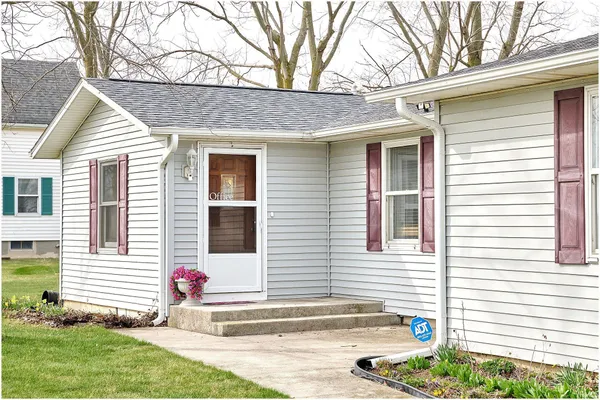 $250,000 | 8508 Highway 116, Geneva, IN 46740