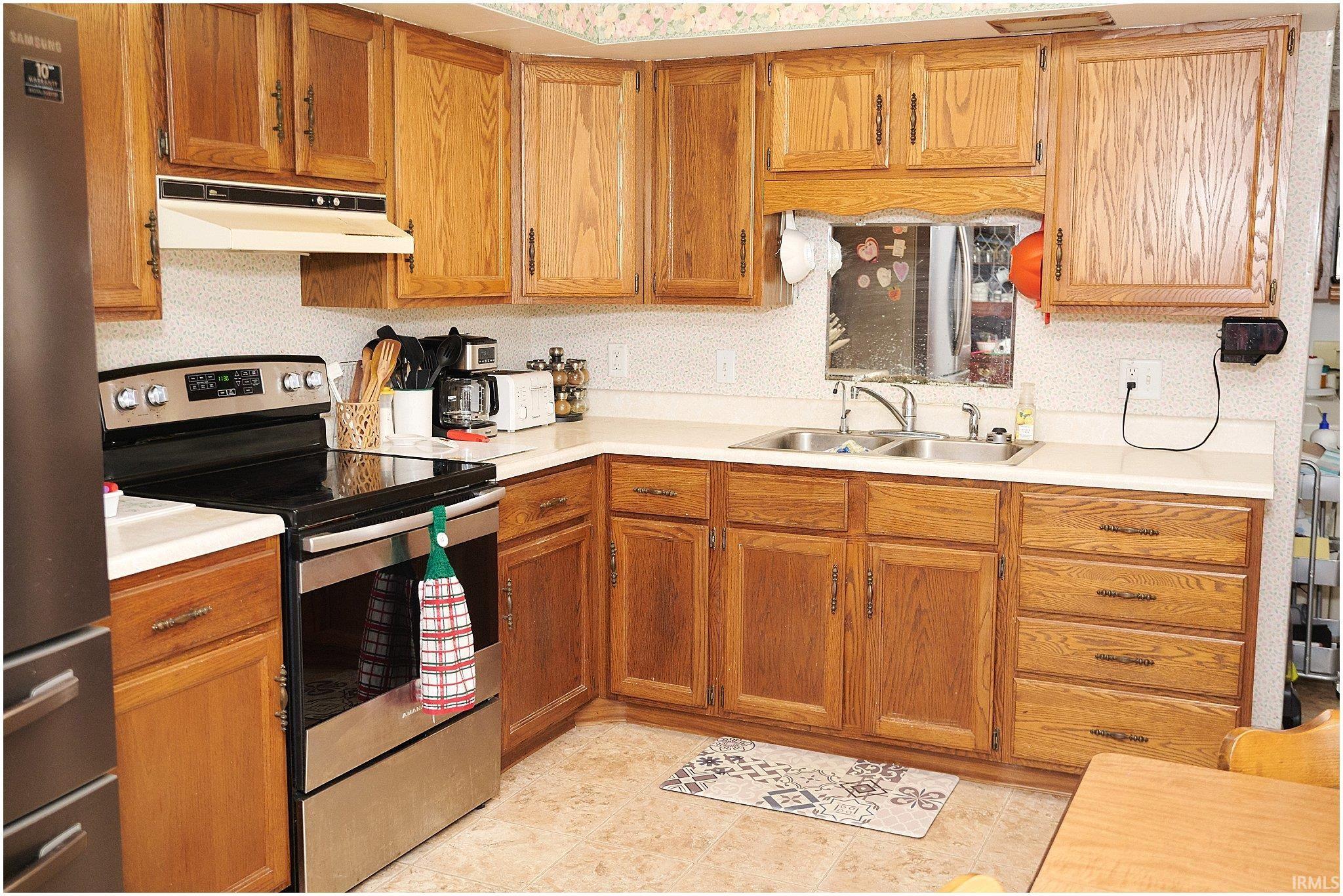 8508 Highway 116 Geneva, IN 46740 - Photo 7 of 22