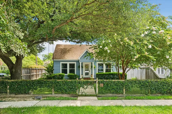 $1,049,000 | 230 East 25th Street, Houston, TX 77008