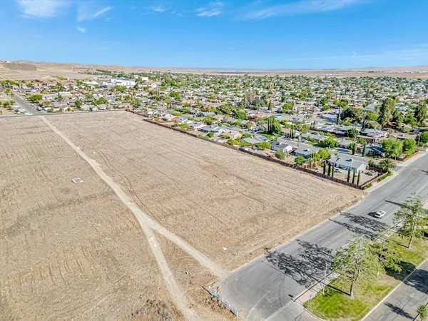 $1,500,000 | 101 Amador Street, Avenal, CA 93204