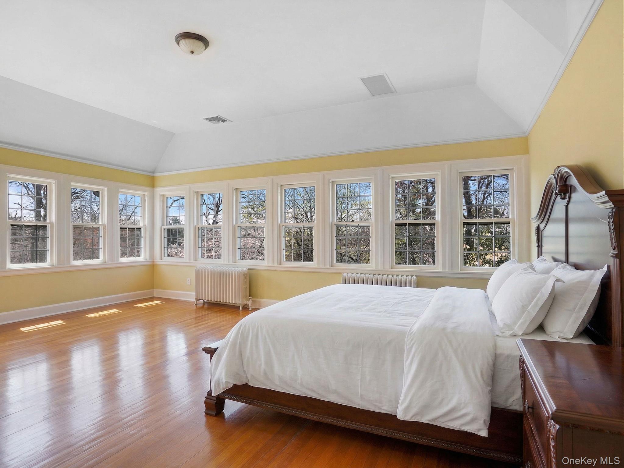 15 Hemlock Road Bronxville, NY 10708 - Photo 19 of 32 Gallery Image 19