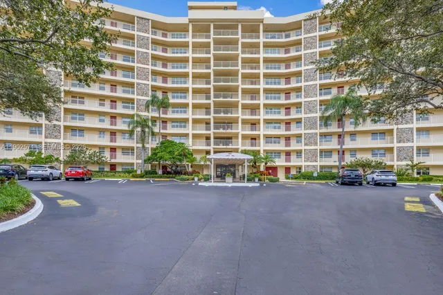 $3,050 | 3095 North Course Drive, Unit 811, Pompano Beach, FL 33069