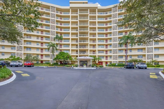 $3,450 | 3095 North Course Drive, Unit 811, Pompano Beach, FL 33069