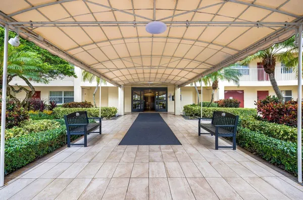 $3,050 | 3095 North Course Drive, Unit 811, Pompano Beach, FL 33069