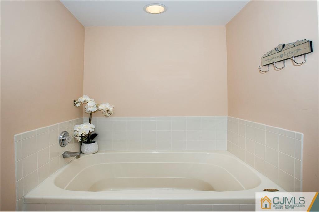 46 Hawthorne Road North Brunswick, NJ 08902 - Photo 16 of 25 Gallery Image 16
