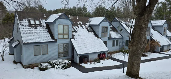 $485,000 | 111 Lakeland Drive, Unit D, Hartford, VT 05059