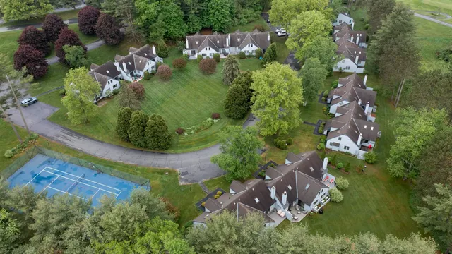 $495,000 | 111 Lakeland Drive, Unit D, Hartford, VT 05059