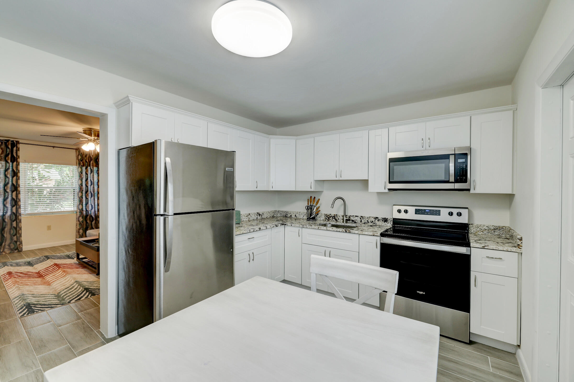 125 South 10th Street Fort Pierce, FL 34950 - Photo 13 of 30 a kitchen with a refrigerator stove and microwave
