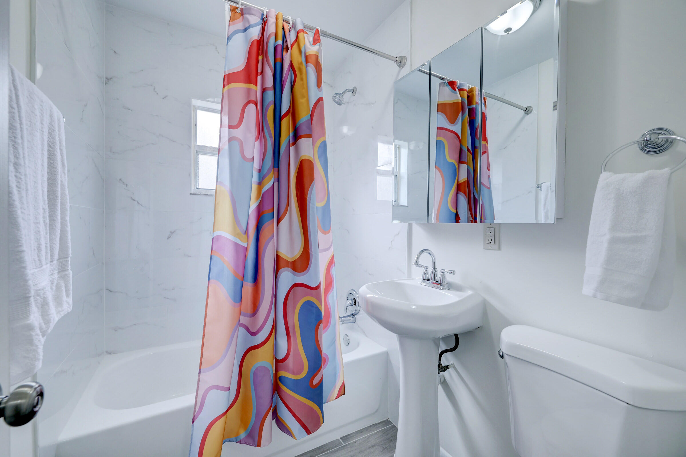 125 South 10th Street Fort Pierce, FL 34950 - Photo 16 of 30 a bathroom with a sink and a mirror