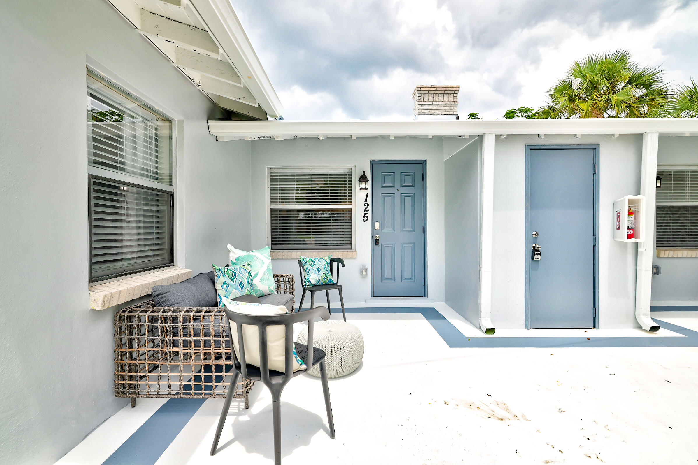 125 South 10th Street Fort Pierce, FL 34950 - Photo 22 of 30 a patio with table and chairs and potted plants