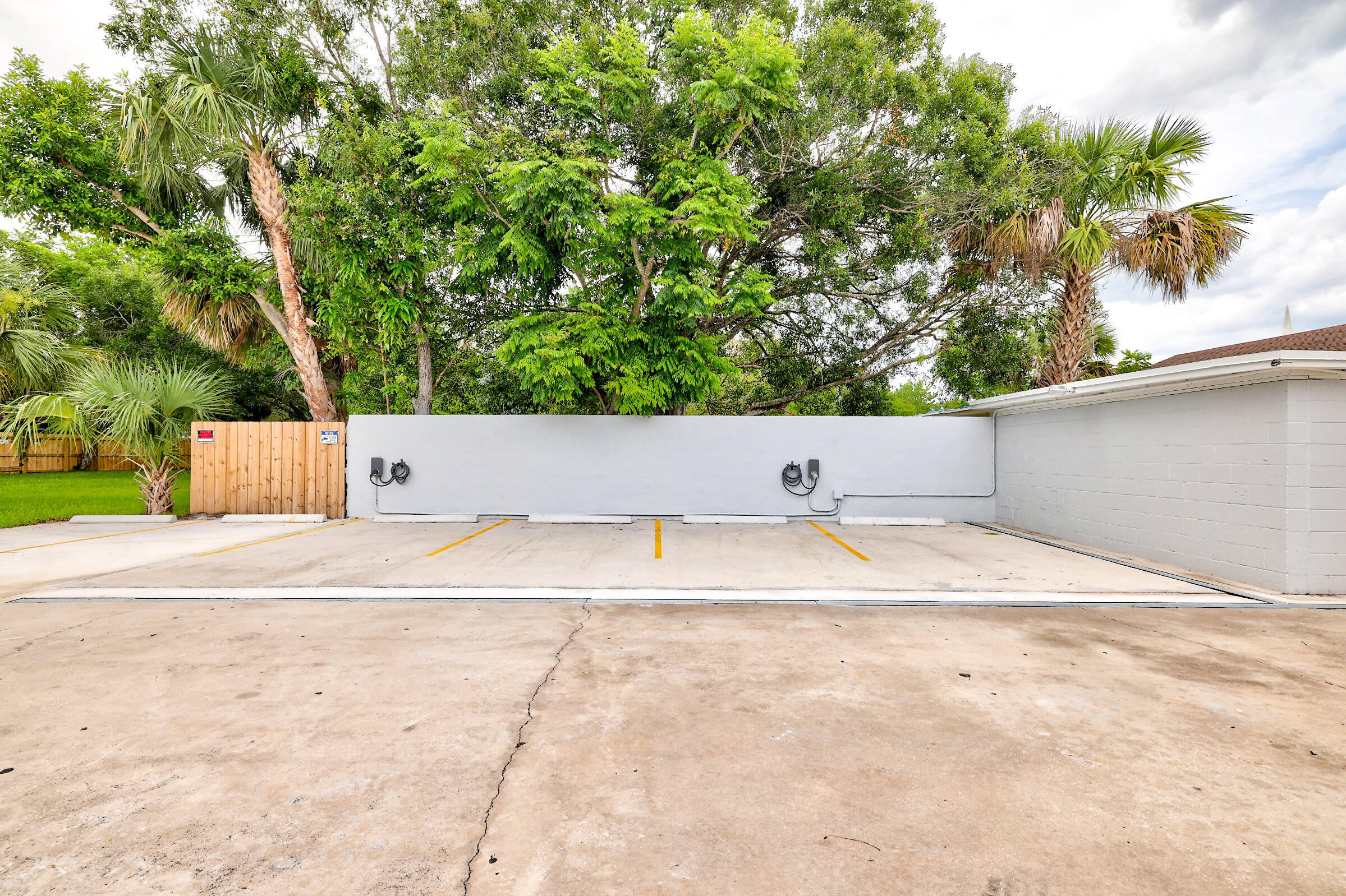 125 South 10th Street Fort Pierce, FL 34950 - Photo 26 of 30 a view of a outdoor space