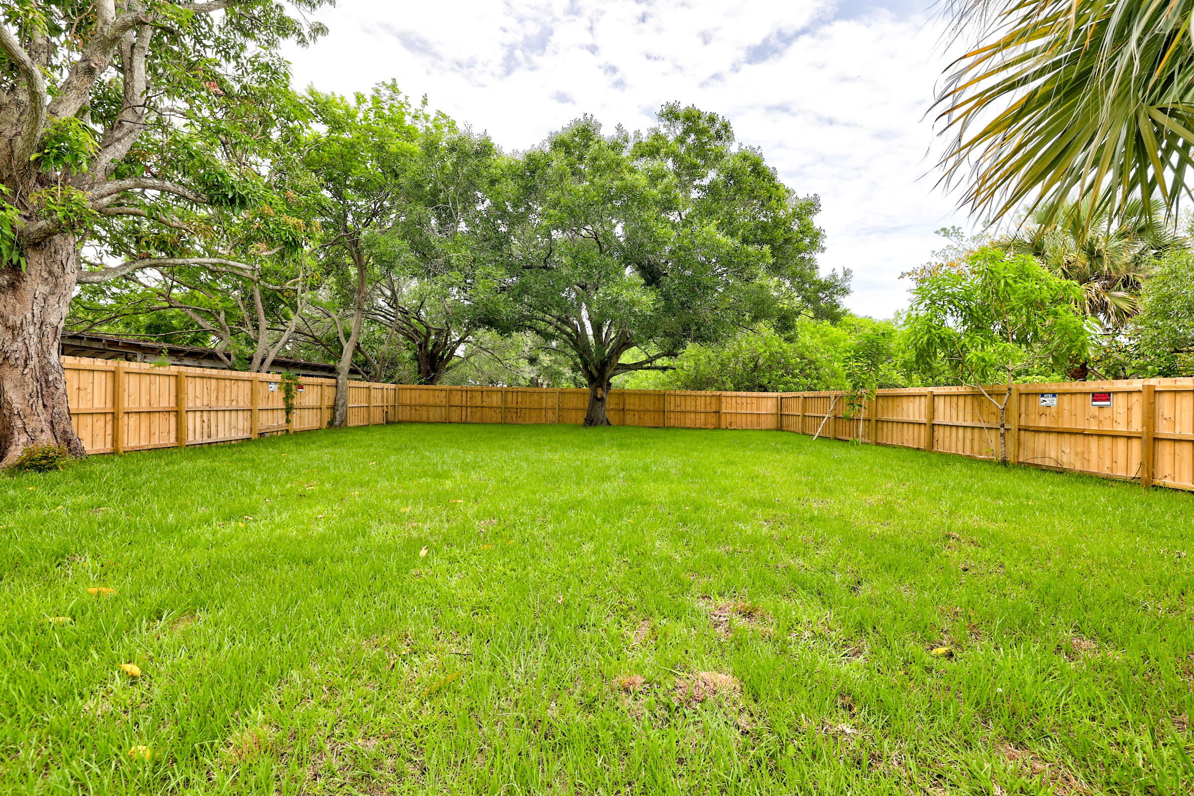 125 South 10th Street Fort Pierce, FL 34950 - Photo 29 of 30 a view of yard with grass and wooden fence