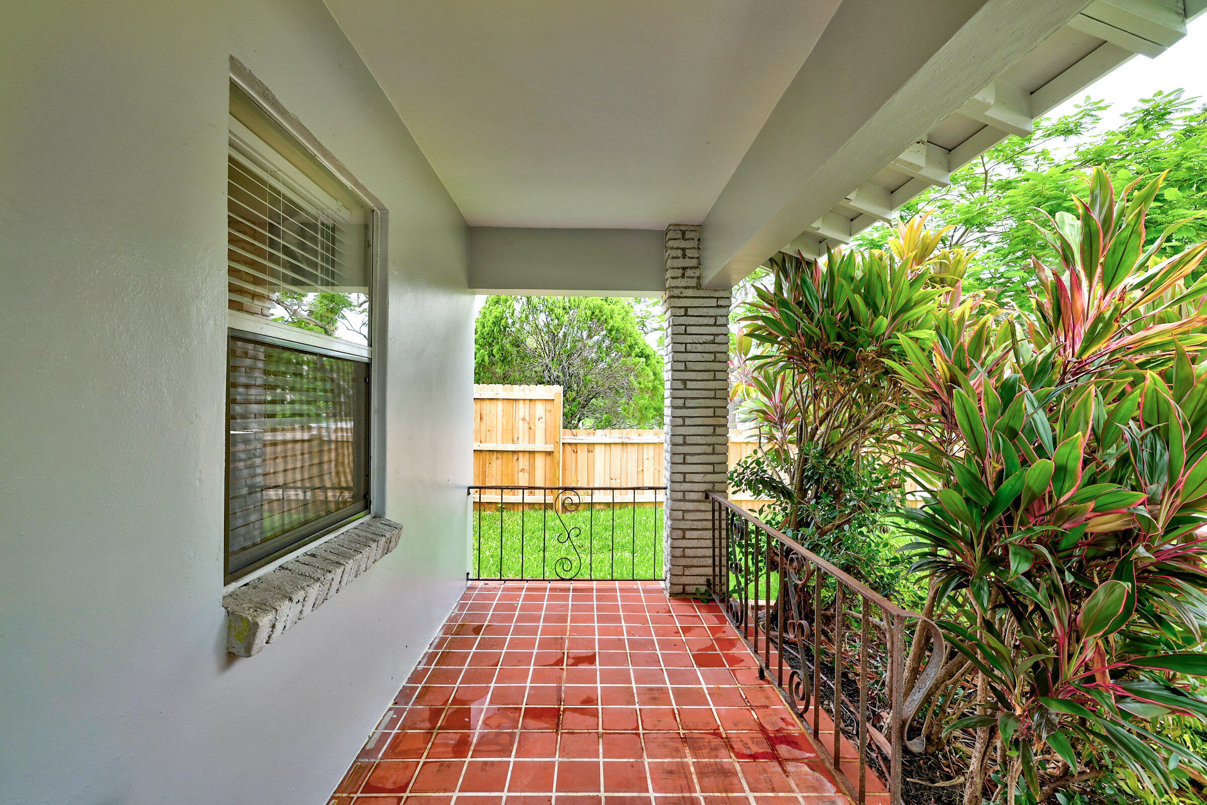 125 South 10th Street Fort Pierce, FL 34950 - Photo 4 of 30 a view of entrance door