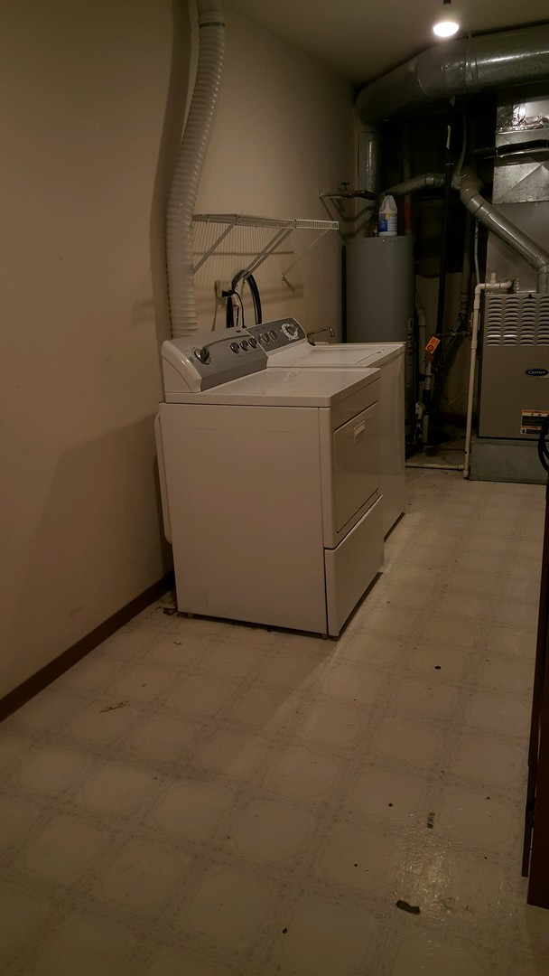332 Park Ridge Lane, Unit E Aurora, IL 60504 - Photo 20 of 21 a utility room with dryer and washer