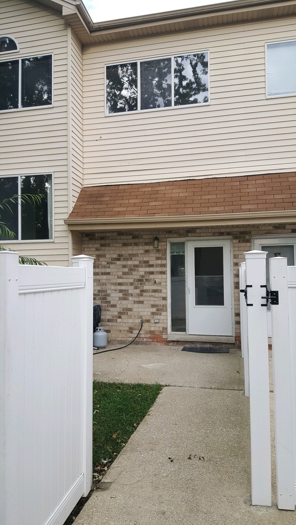 332 Park Ridge Lane, Unit E Aurora, IL 60504 - Photo 3 of 21 a view of a house with a yard
