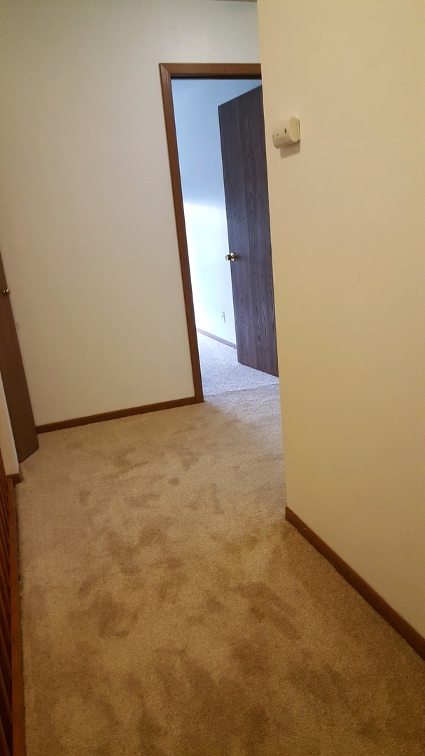 332 Park Ridge Lane, Unit E Aurora, IL 60504 - Photo 10 of 21 a view of an empty room