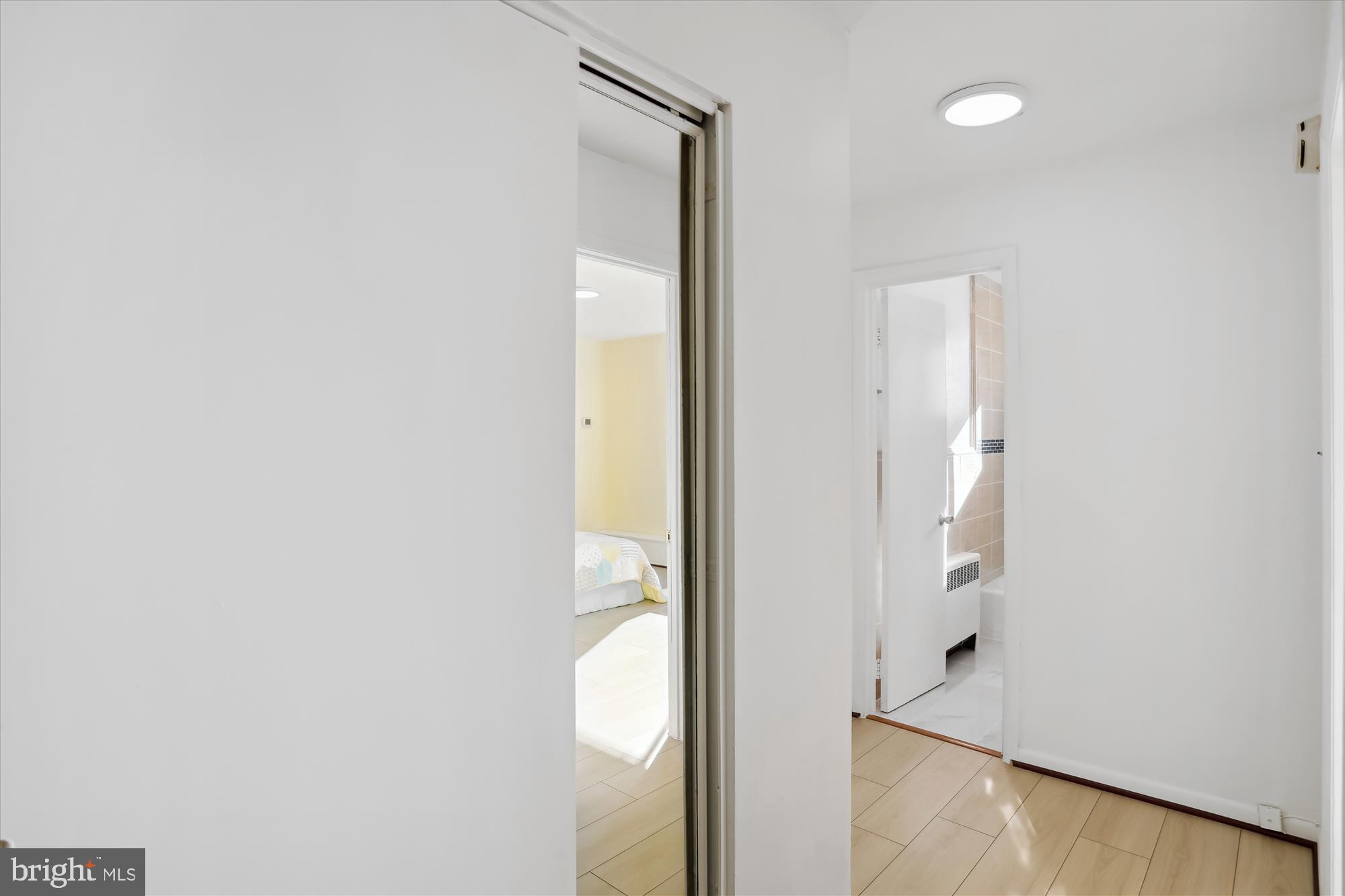 614 Sligo Avenue, Unit 508 Silver Spring, MD 20910 - Photo 29 of 31 an empty room with mirror