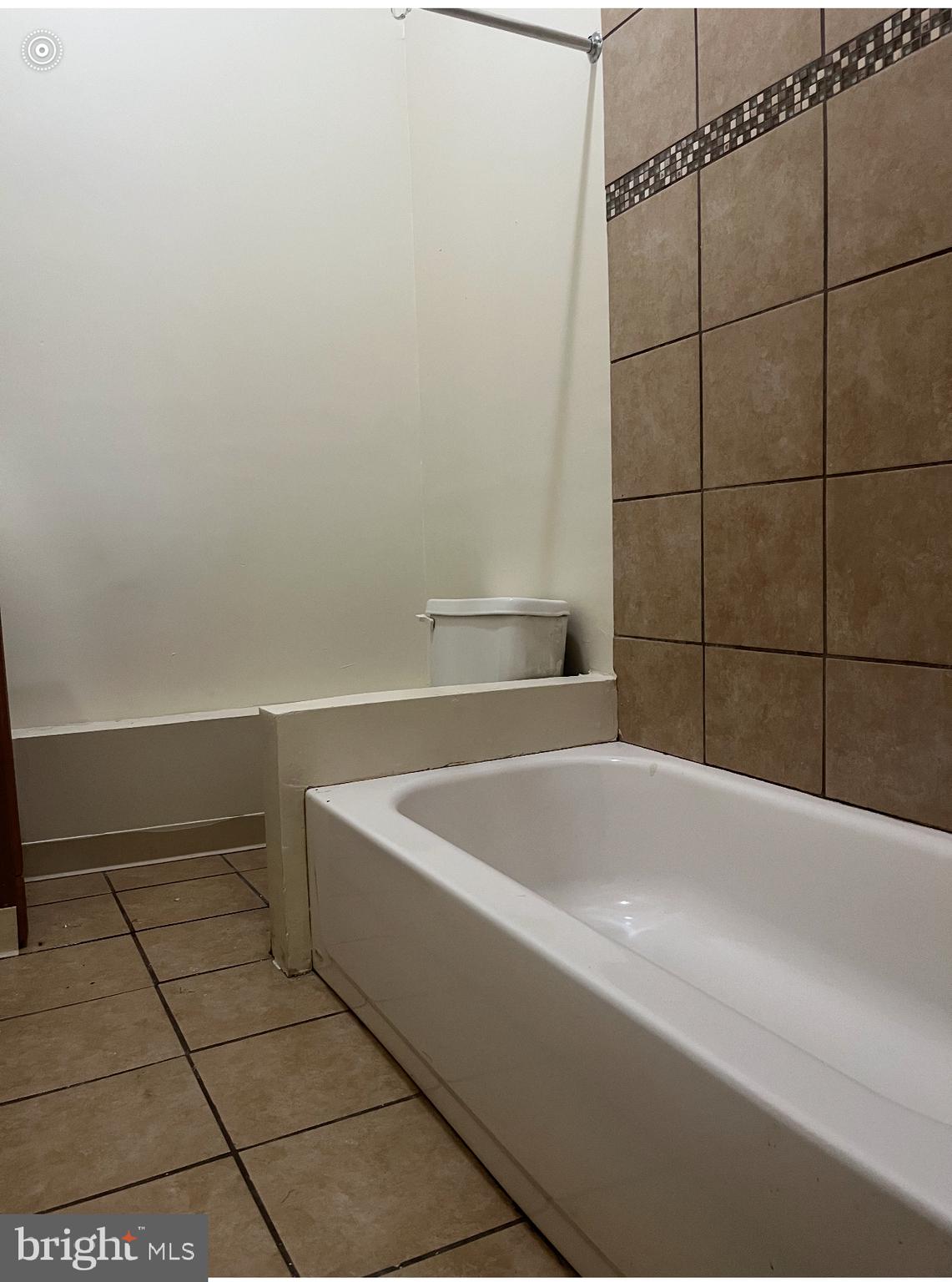 557 North Creighton Street Philadelphia, PA 19131 - Photo 5 of 9 a bathroom with a bathtub