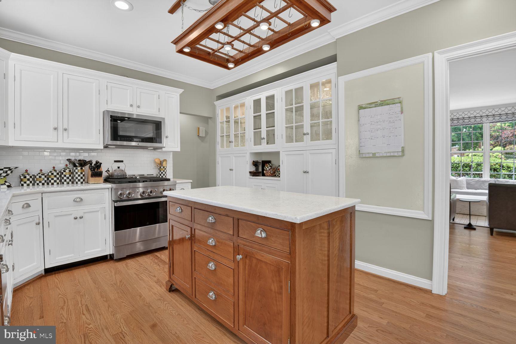 5909 Madawaska Road Bethesda, MD 20816 - Photo 18 of 49