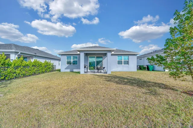 a view of a house with a backyard