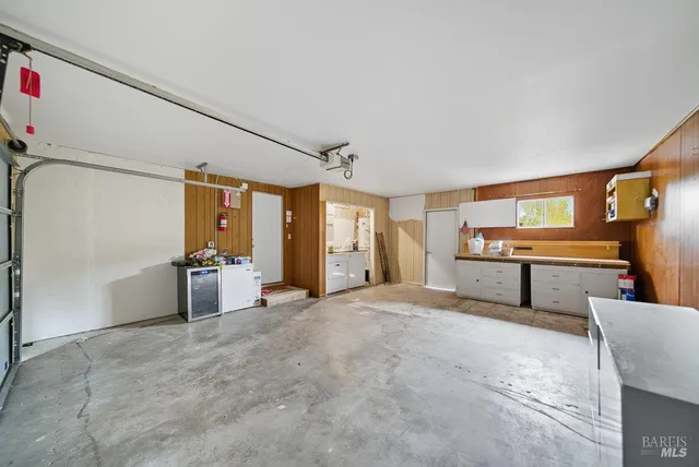 a view of a livingroom with furniture