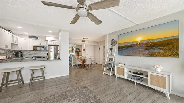 $180,000 | 2901 26th Street West, Unit 601, Bradenton, FL 34205