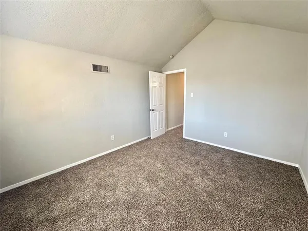 $1,975 | 2508 South Center Street, Arlington, TX 76014