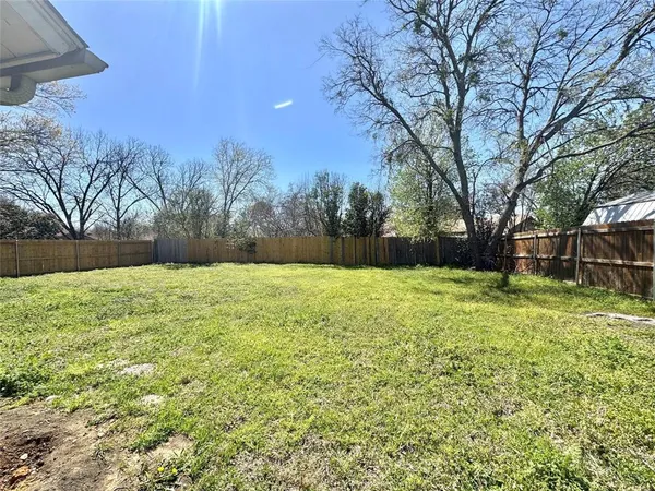 $1,975 | 2508 South Center Street, Arlington, TX 76014